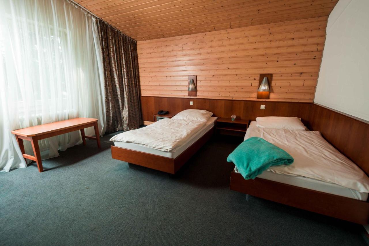 Zur Rennbahn Hotel Drage  Bagian luar foto